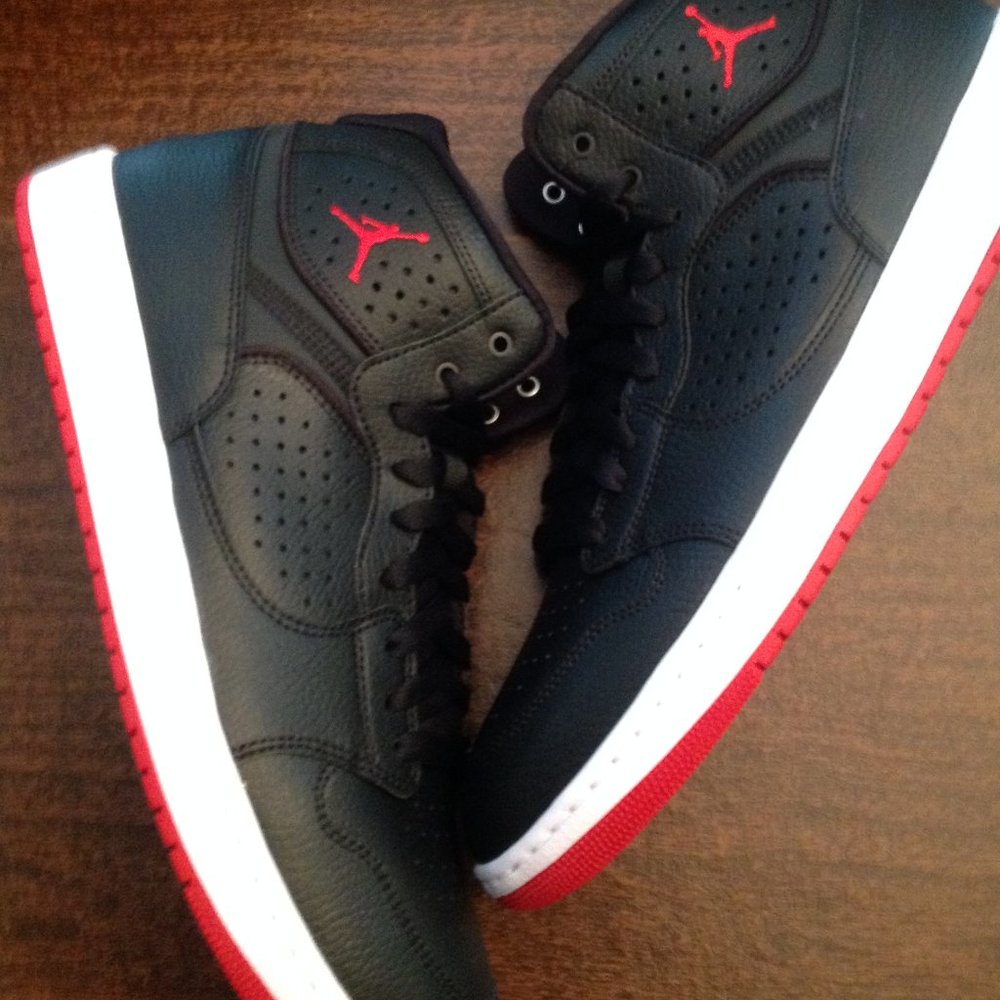 Jordan  Access Men's Black/Gym Red & White Leather Sneakers - 11.5 - NIB